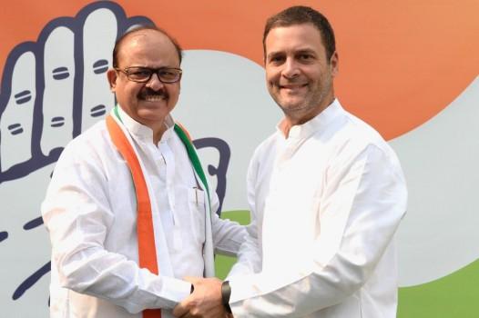 Former NCP leader Tariq Anwar joins Congress in presence of Rahul Gandhi