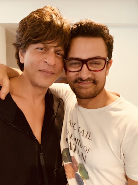 Zero trailer: Aamir Khan praises Shah Rukh Khan, shares hug with the 'thug' Aamir Khan,Zero trailer,zero trailer review,Aamir Khan watches Zero trailer,Aamir Khan and Shah Rukh Khan,Shah Rukh Khan,Shah Rukh Khan zero trailer