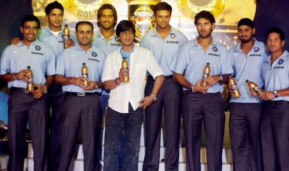 Shah Rukh Khan with Team India