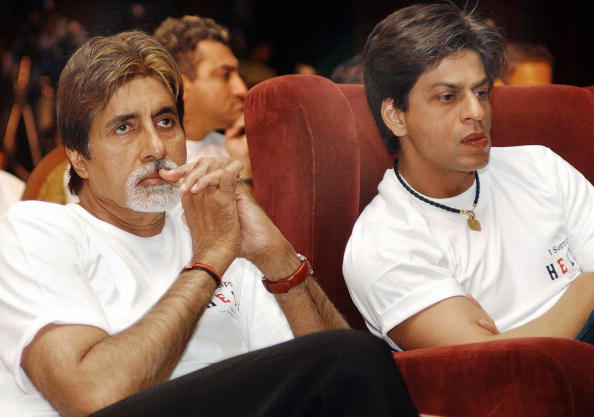 Shah Rukh Khan with Amitabh Bachchan Happy birthday Shahrukh Khan,Happy birthday SRK,Shahrukh Khan birthday,SRK birthday,Shahrukh Khan rare pics,Shahrukh Khan rare images,Shahrukh Khan rare stills,Shahrukh Khan rare pictures,Shahrukh Khan rare photos,SRK rare pictures