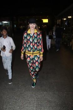 Urvashi Rautela copies Ranveer Singh gucci track suit
