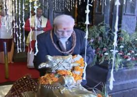 Narendra Modi,Narendra Modi at Kedarnath,Narendra Modi at Kedarnath temple,Modi offers prayers,Modi at Kedarnath shrine