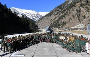 PM Narendra Modi,Modi celebrates Diwali,Narendra Modi celebrates Diwali,Narendra Modi celebrates Diwali with jawans,jawans,Indian Army,Diwali,Diwali celebration