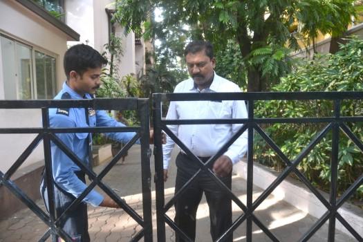 Central Crime Branch raids Gali Janardhana Reddy's residence