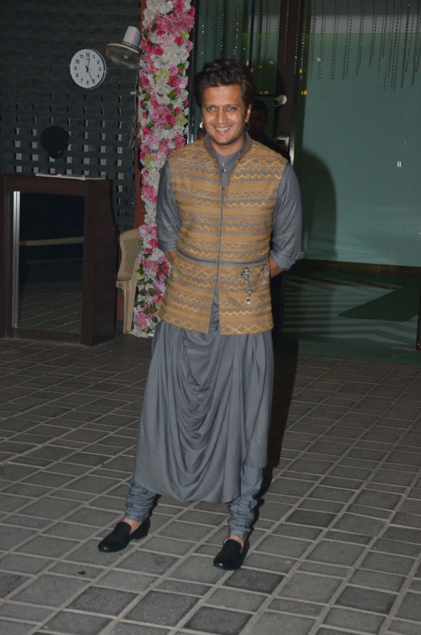 Riteish Deshmukh Arpita Khan Diwali bash,celebs at Arpita Khan Diwali bash,Arpita Khan Diwali bash pics,Arpita Khan Diwali bash images,Salman Khan,Jacqueline Fernandez,Shilpa Shetty,Sonakshi Sinha,Riteish Deshmukh