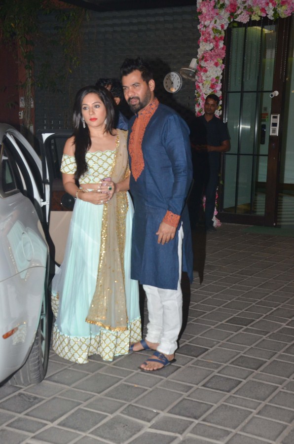 TV star Shabbir Ahluwalia with wife Kanchi Kaul Arpita Khan Diwali bash,celebs at Arpita Khan Diwali bash,Arpita Khan Diwali bash pics,Arpita Khan Diwali bash images,Salman Khan,Jacqueline Fernandez,Shilpa Shetty,Sonakshi Sinha,Riteish Deshmukh