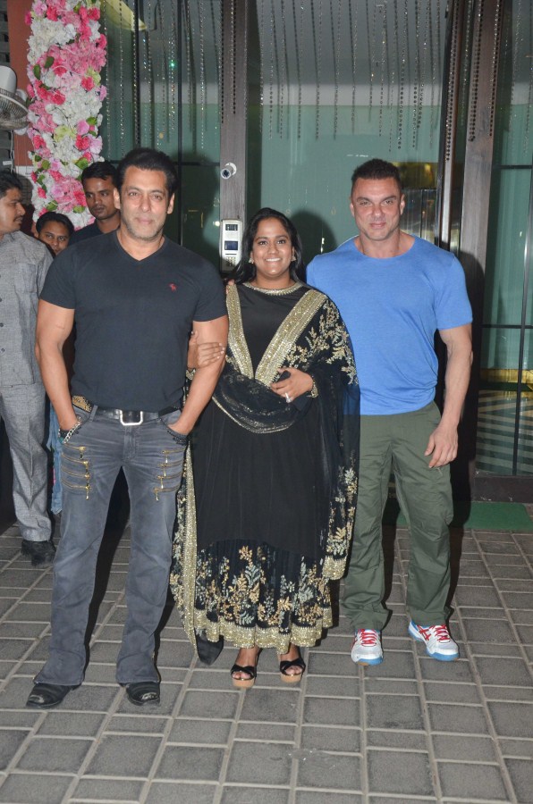 Arpita with brothers Salman Khan and Sohail Khan Arpita Khan Diwali bash,celebs at Arpita Khan Diwali bash,Arpita Khan Diwali bash pics,Arpita Khan Diwali bash images,Salman Khan,Jacqueline Fernandez,Shilpa Shetty,Sonakshi Sinha,Riteish Deshmukh