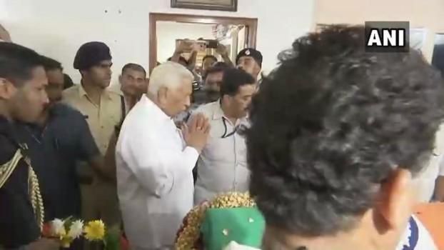 Vajubhai Vala pays his last respects to Union Minister Ananth Kumar