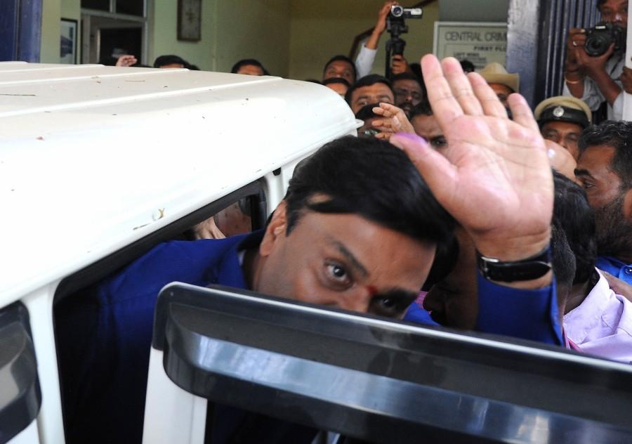 Ballari's Janardhana Reddy arrested in Rs 600 crore Ponzi scheme case Mining baron Gali Janardhana Reddy,Gali Janardhana Reddy,Gali Janardhana Reddy arrested,Janardhana Reddy arrested,Ponzi scheme case,Ponzi case