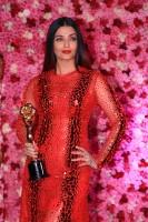 2018 Lux Golden Rose Awards,Lux Golden Rose Awards,Aishwarya Rai Bachchan,Shah Rukh Khan,Akshay Kumar,Kajol,janhvi kapoor,Nushrat bharucha,kartik aaryan