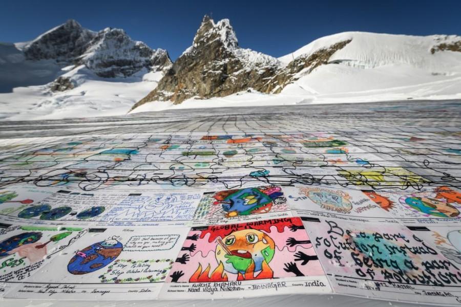 A Giant Postcard For Global Warming Switzerland,Switzerland World Record,World Record,Giant Poster World Record.,swiss alps,Jungfraujoch,Aletsch Glacier,Guinness World Records