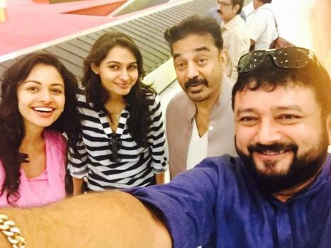 Jayaram with Kamal Haasan, Andrea Jeremiah and Pooja Kumar at Uthama Villain Special Screening