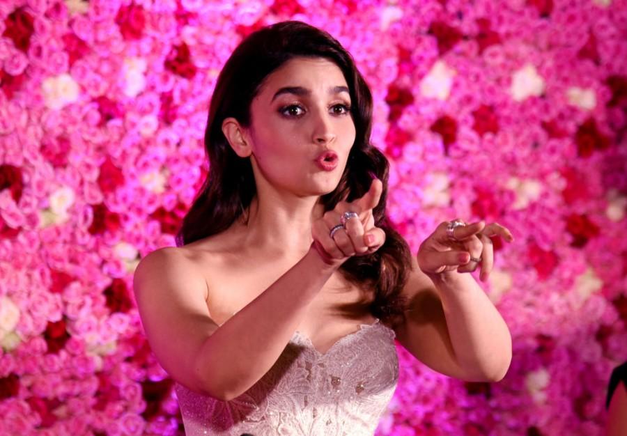 2018 Lux Golden Rose Awards,lux golden rose awards winners list,Golden Rose Award,Lux,Lux Golden Rose Awards,Madhuri Dixit,Alia Bhatt,Aishwarya Rai Bachchan