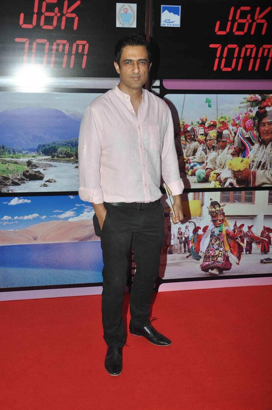 Celeb attends J&K 70mm J&K 70mm,J&K 70mm event photos,Anupam Kher,Rishi Kapoor,boney kapoor,bollywood celebs