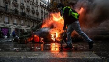 Gilet Jaunes,France Riots,Fuel Issue in France,Emmanuel Macron,Macron La Republique En Marche,riots in france,riots in paris,Paris riots