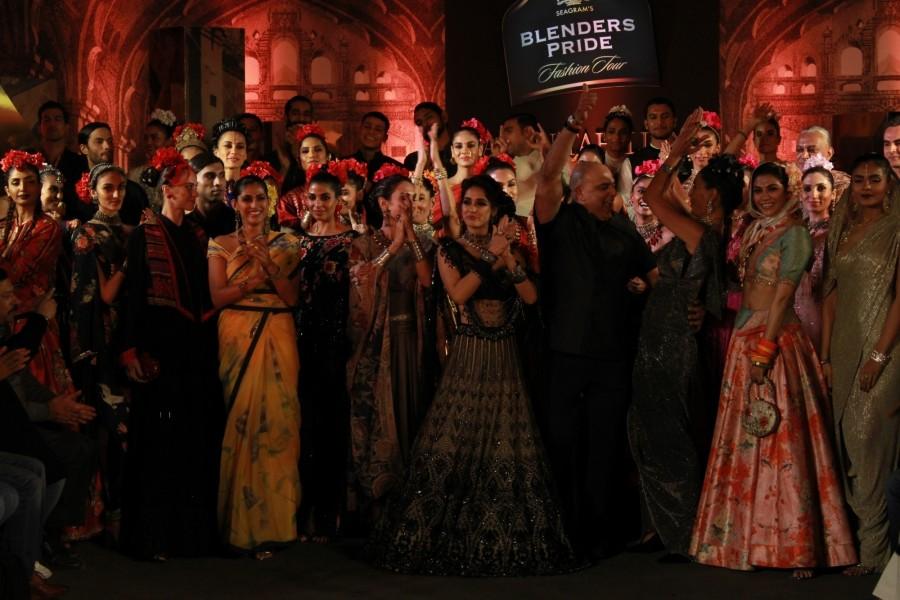 Blender's Pride Fashion Tour 2018 Disha Patani,Tarun Tahiliani,Blenders Pride Fashion Tour,Disha Patani hot,Disha Patani sexy,Fashion,Fashion In Bollywood