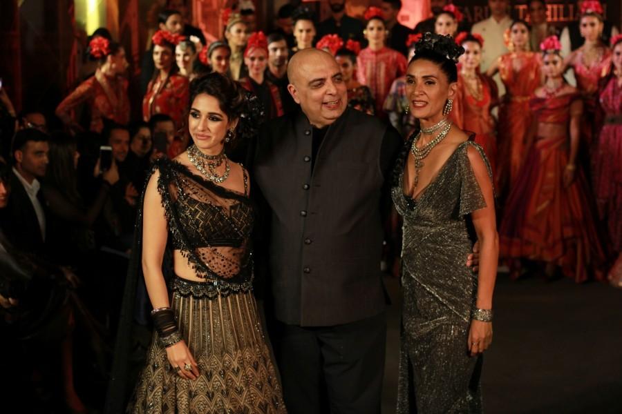 Blender's Pride Fashion Tour 2018 Disha Patani,Tarun Tahiliani,Blenders Pride Fashion Tour,Disha Patani hot,Disha Patani sexy,Fashion,Fashion In Bollywood