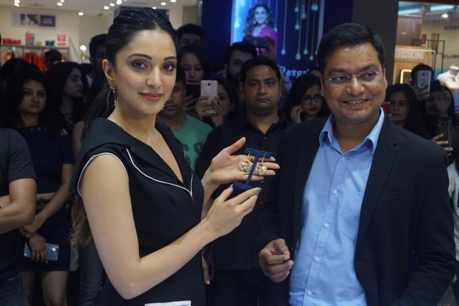 Kiara Advani At BlueStone Jewelry InOrbit Mall,Bollywood,Kiara Advani,Kiara Advani Bollywood,Mumbai,BlueStone,Bluestone,BlueStone Jewelry