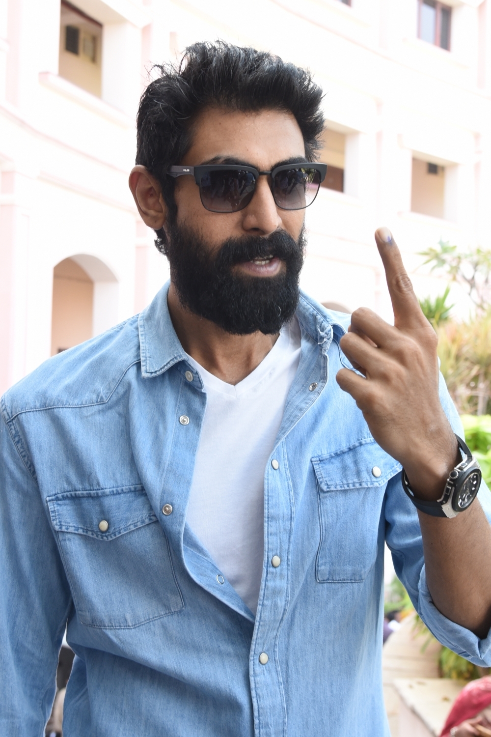 Stars Voting For Telangana Elections Allu arjun,chiranjeevi,Jr NTR,Mahesh Babu,Nagarjuna,telangana elections 2019,elections,telugu film industry,tollywood