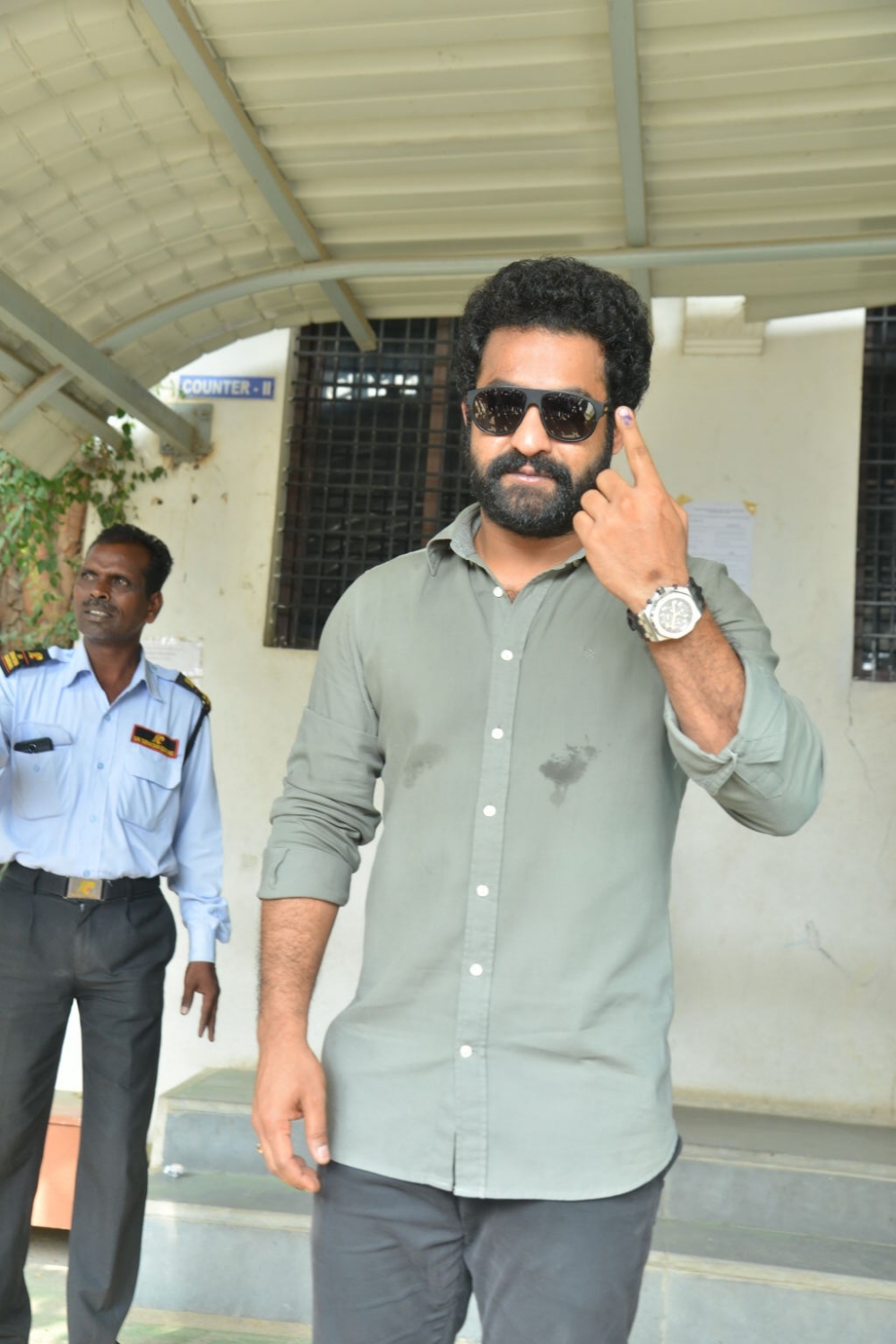 Stars Voting For Telangana Elections Allu arjun,chiranjeevi,Jr NTR,Mahesh Babu,Nagarjuna,telangana elections 2019,elections,telugu film industry,tollywood