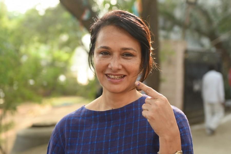 Stars Voting For Telangana Elections Allu arjun,chiranjeevi,Jr NTR,Mahesh Babu,Nagarjuna,telangana elections 2019,elections,telugu film industry,tollywood