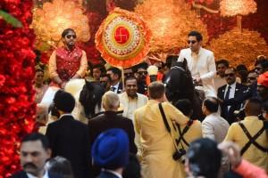 Isha ambani wedding,isha ambani,Isha Ambani Anand Parimal wedding,isha ambani Anand Piramal,Anand Piramal,Anand Piramal isha ambani,Bollywood,Shah Rukh Khan,Hrithik Roshan