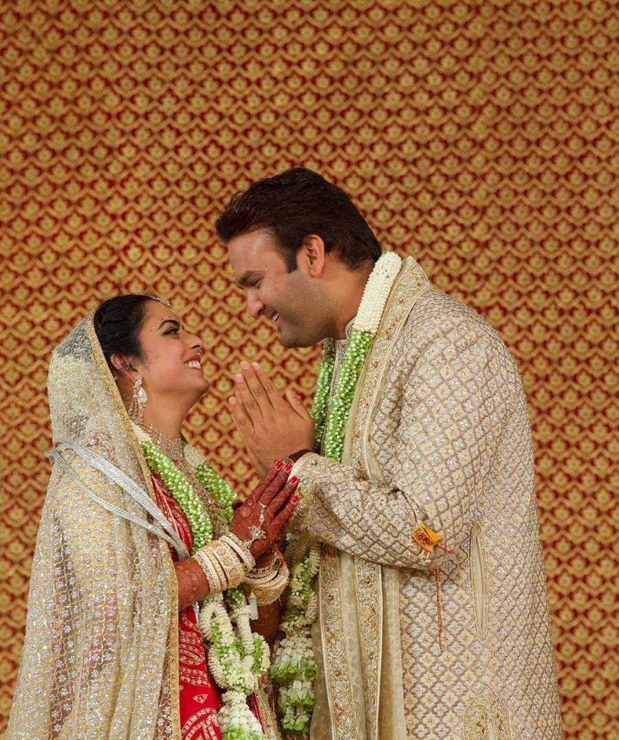 Ambani-Piramal Wedding Isha ambani,isha ambani wedding,isha ambani wedding dance,Isha Ambani Anand Parimal wedding,isha ambani Anand Piramal,Anand Piramal,Anand Piramal isha ambani,Ambani residence antilia