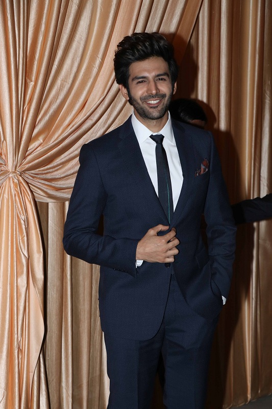 Isha Ambani and Anand Piramal Wedding Reception Isha ambani wedding,isha ambani,Isha Ambani wedding antilia,Isha Ambani Anand Parimal wedding,isha ambani wedding reception,Anand Piramal,Anand Piramal isha ambani,kartik aaryan