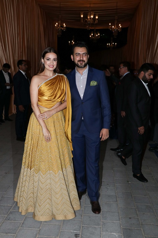 Isha Ambani and Anand Piramal Wedding Reception Isha ambani wedding,isha ambani,Isha Ambani wedding antilia,Isha Ambani Anand Parimal wedding,isha ambani wedding reception,Anand Piramal,Anand Piramal isha ambani,kartik aaryan