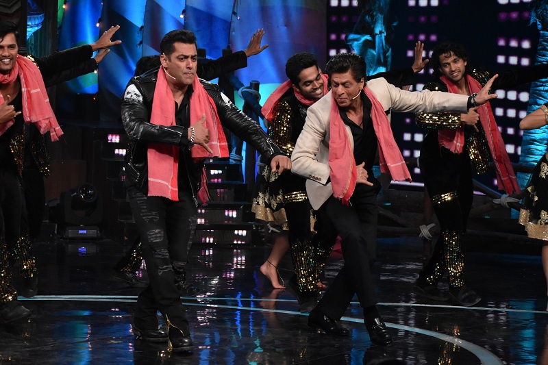 'Zero' Promotions On Bigg Boss 12 Zero Movie,Shah Rukh Khan,Salman Khan,Bigg Boss 12,Shah Rukh Khan Dance,Salman Khan Bigg Boss 12,zero movie trailer,Zero