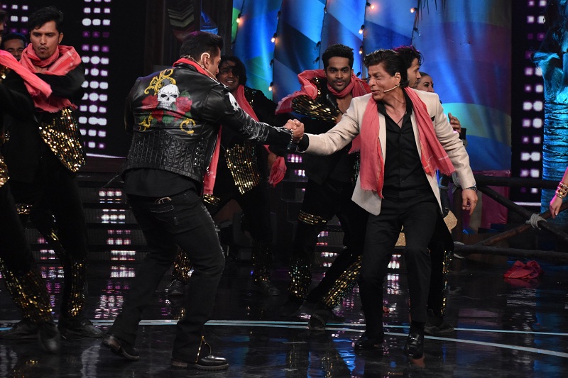 'Zero' Promotions On Bigg Boss 12 Zero Movie,Shah Rukh Khan,Salman Khan,Bigg Boss 12,Shah Rukh Khan Dance,Salman Khan Bigg Boss 12,zero movie trailer,Zero