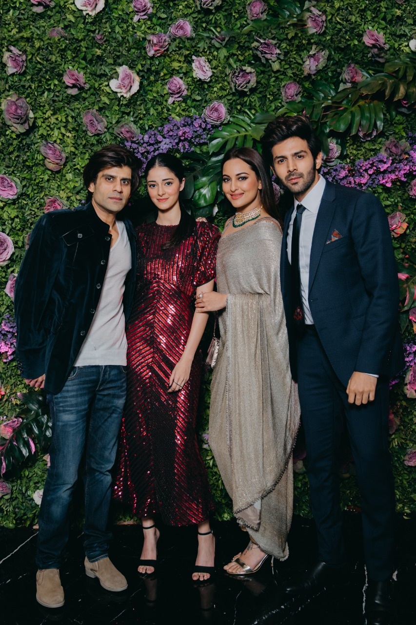 Dinesh Vijan's Post Wedding Cocktail Party Dinesh vijan,Dinesh Vijan Wedding,Dinesh vijan Cocktail party,cocktail party,Pramita Tanwar,Who is Dinesh Vijan,Kriti Sanon,janhvi kapoor,Sara ali khan