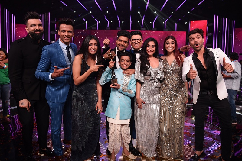 'Love Me India' finale: Yami Gautam and Vicky Kaushal make a dashing ...