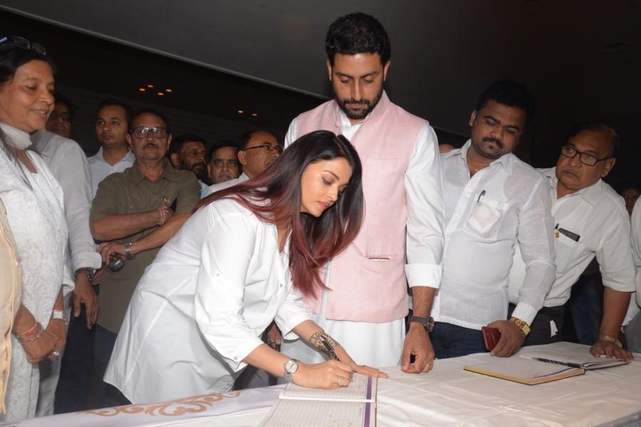 Nana Chudasama's Prayer Meet Nana Chudasama,Mumbai,Bollywood,Abhishek Bachchan,abhishek bachchan aishwarya rai bachchan,abhishek bachchan wife,Aishwarya Rai Bachchan,Aishwarya rai,Suniel Shetty