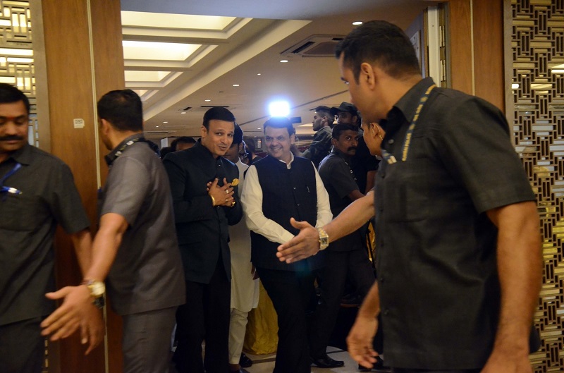 PM Narendra Modi Biopic Vivek Oberoi,Vivek Oberoi play Narendra Modi role,Vivek Oberoi with Narendra Modi,Indian Prime Minister Narendra Modi,PM Narendra Modi biopic,PM Narendra Modi movie,suresh oberoi