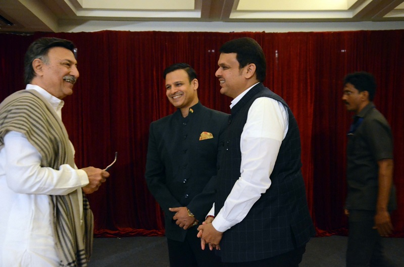 PM Narendra Modi Biopic Vivek Oberoi,Vivek Oberoi play Narendra Modi role,Vivek Oberoi with Narendra Modi,Indian Prime Minister Narendra Modi,PM Narendra Modi biopic,PM Narendra Modi movie,suresh oberoi