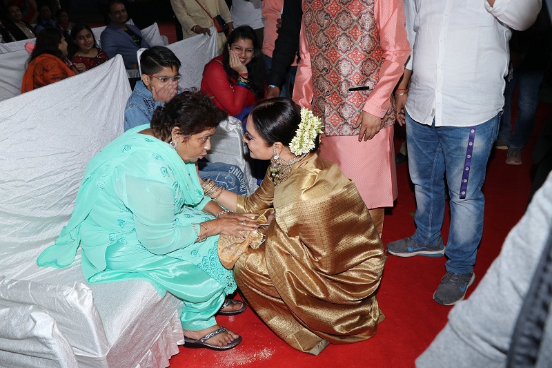 Kangana Ranaut and Rekh Meet Saroj Khan Kangana Ranaut,Kangana Ranaut manikarnika,Kangana ranaut movies,Rekha,rekha actress,Marathi Gaurav,saroj khan,who is saroj khan,choreographer Saroj Khan