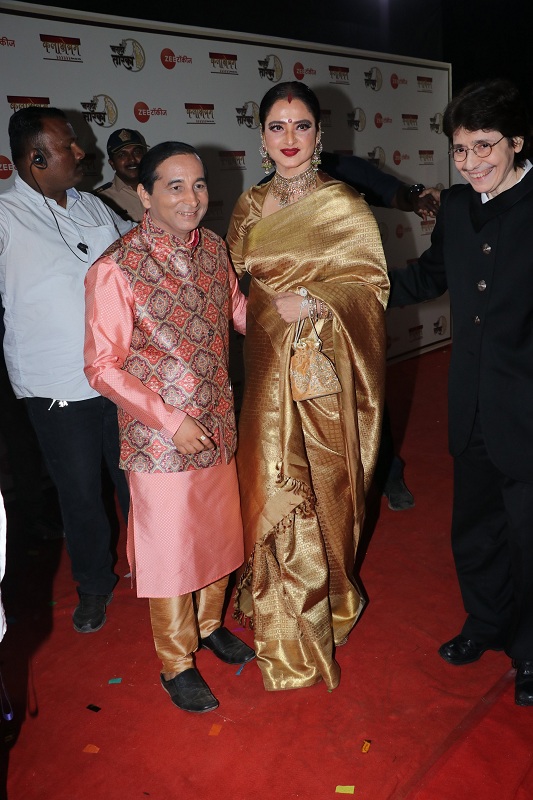 Kangana Ranaut and Rekh Meet Saroj Khan Kangana Ranaut,Kangana Ranaut manikarnika,Kangana ranaut movies,Rekha,rekha actress,Marathi Gaurav,saroj khan,who is saroj khan,choreographer Saroj Khan