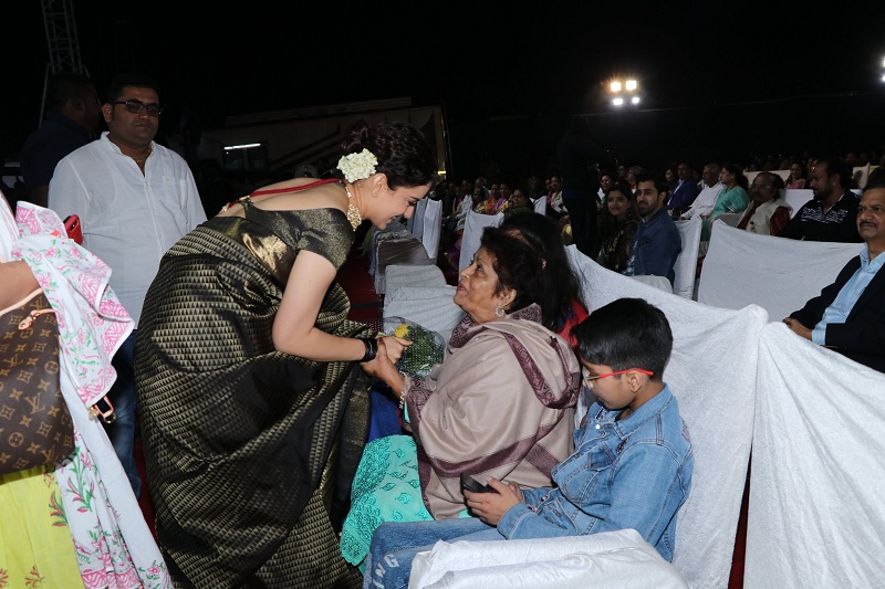 Kangana Ranaut and Rekh Meet Saroj Khan Kangana Ranaut,Kangana Ranaut manikarnika,Kangana ranaut movies,Rekha,rekha actress,Marathi Gaurav,saroj khan,who is saroj khan,choreographer Saroj Khan
