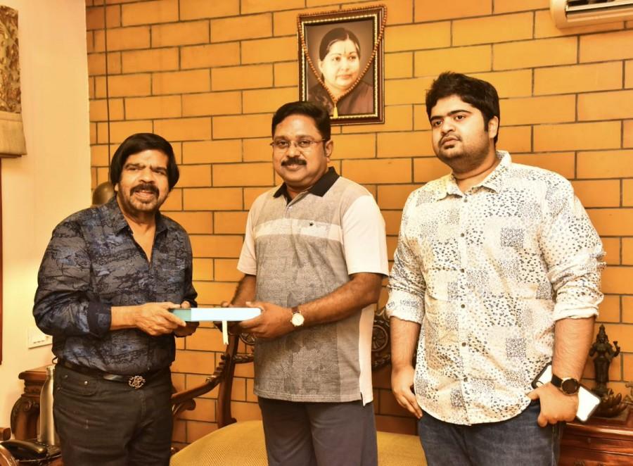T Rajendar Invites TTV Dhinakaran for Kuralarasan's Wedding Kuralarasan,kuralarasan wedding,kuralarasan marriage,kuralarasan wedding pics,tamil celebrity wedding,t rajendar,simbu,simbu brother wedding