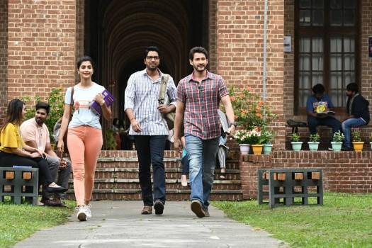 Maharshi movie stills featuring Mahesh Babu, Pooja Hegde, Allari Naresh