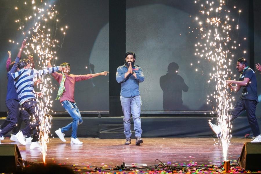 Yash gets Rousing Welcome from Audience at Dear Comrade Musical Event Yash,vijay devarakonda,vijay deverakonda,rashmika mandanna,dear comrade,yash vijay devarakonda