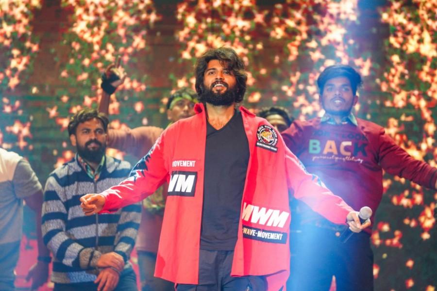 Vijay Devarakonda Performs at Dear Comrade Musical Event Yash,vijay devarakonda,vijay deverakonda,rashmika mandanna,dear comrade,yash vijay devarakonda