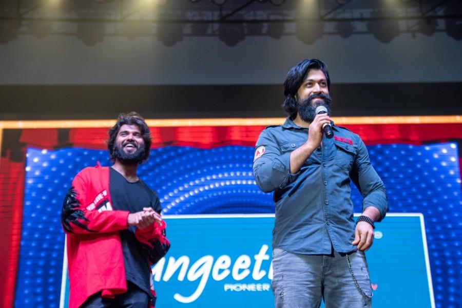 Yash-Vijay Devarakonda Drive fans crazy at Dear Comrade Musical Event Yash,vijay devarakonda,vijay deverakonda,rashmika mandanna,dear comrade,yash vijay devarakonda