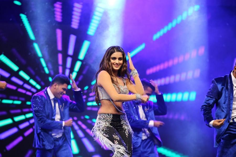 Nidhhi Agerwal Siima awards,siima awards 2019,siima awards hot pics,shriya saran,niddhi agrewal,ashika ranganath,shanvi srivastava