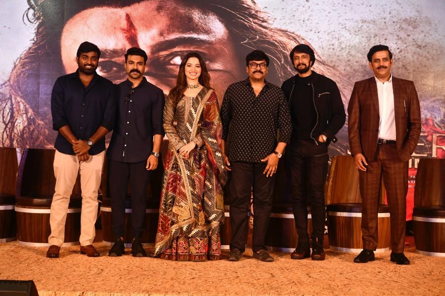 Vijay Sethupathi, Ram Charan, Tamannaah, Chiranjeevi, Sudeep Sye raa narasimha reddy,chiranjeevi,sudeep,vijay sethupathi,tamannaah bhatia,ram charan teja