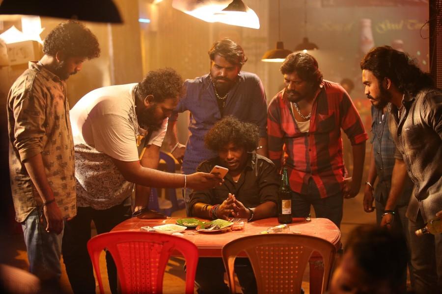 Tamil movie Zombie Zombie,zombie movie stills,zombie pics,yogi babu,yogi babu zombie,yashika aannand,yashika aannand hot