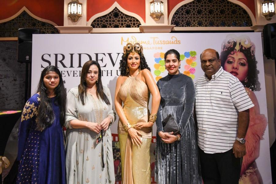Khushi Kapoor, Boney Kapoor and Jhanvi Kapoor at Madame Tussauds Sridevi,sridevi kapoor,sridevi wax stature,madame tussauds,sridevi madame tussauds,madame tussauds singapore