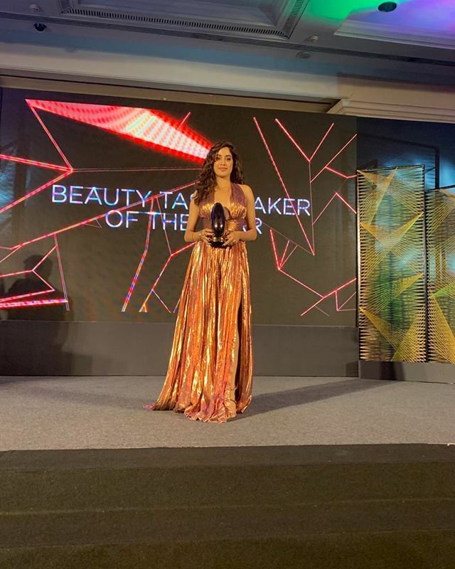 Jhanvi Kapoor Honored at Elle Beauty Awards 2019 Jhanvi kapoor,jhanvi kapoor hot pics,jhanvi kapoor photos,jhanvi kapoor pictures,elle beauty awards 2019
