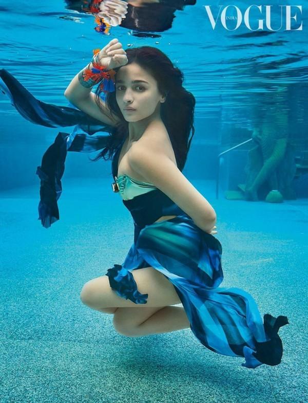 Alia Bhatt S Hot Underwater Bikini Photoshoot Photos Images Gallery 109593